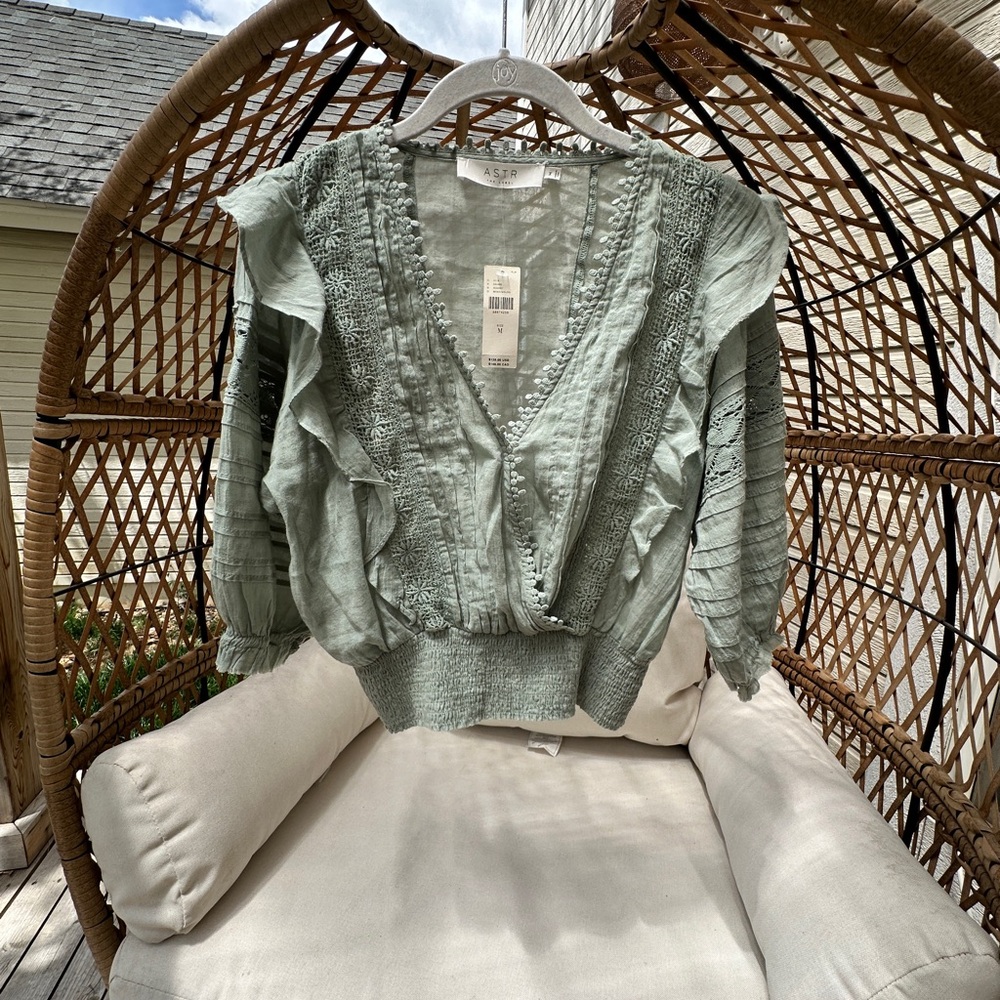 NWT ASTR the Label Anthropologie Faux Wrap Smocked Waist The Wanderer Top med - Picture 6 of 17